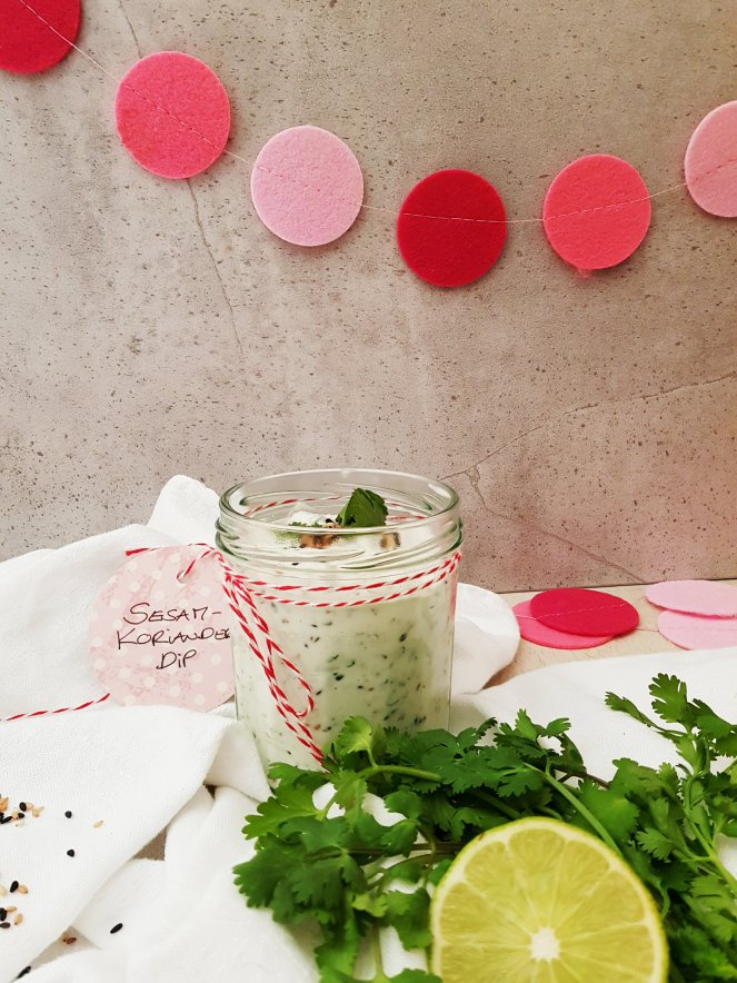 Sesam_Koriander_Dip_mit_Koriander_und_Limette2.