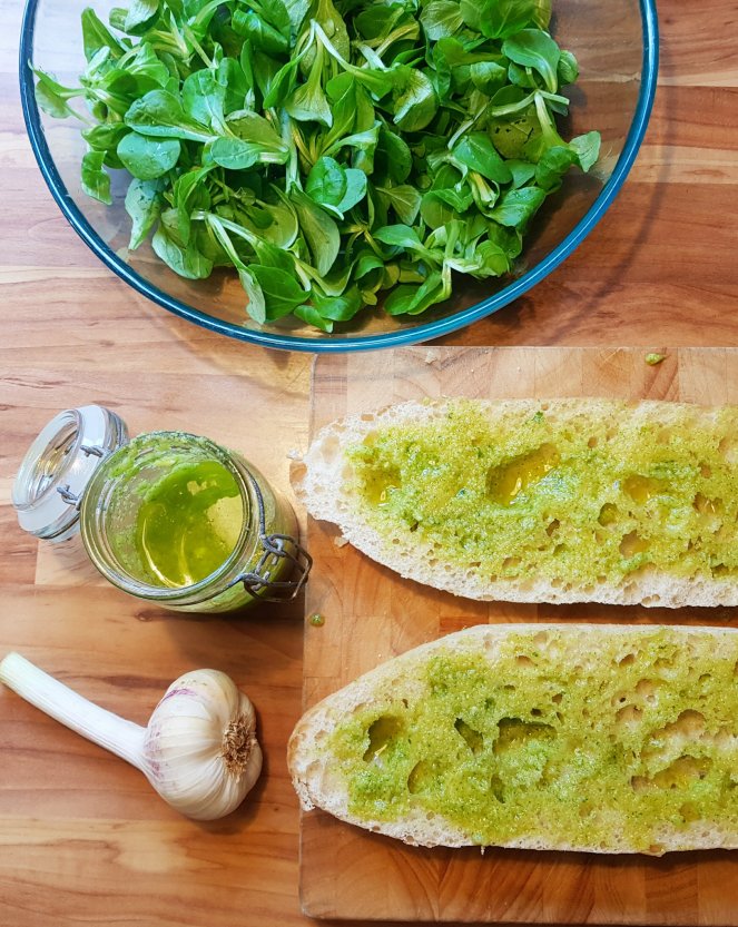 Baguette mit Knoblauchöl.jpg