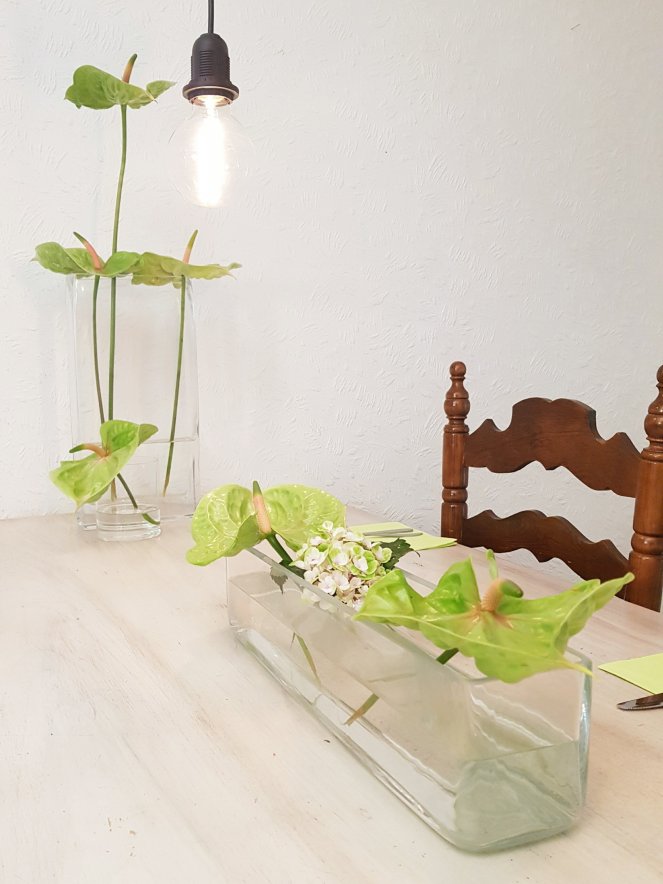 grüne Anthurien Tischdeko Blumendeko .jpg