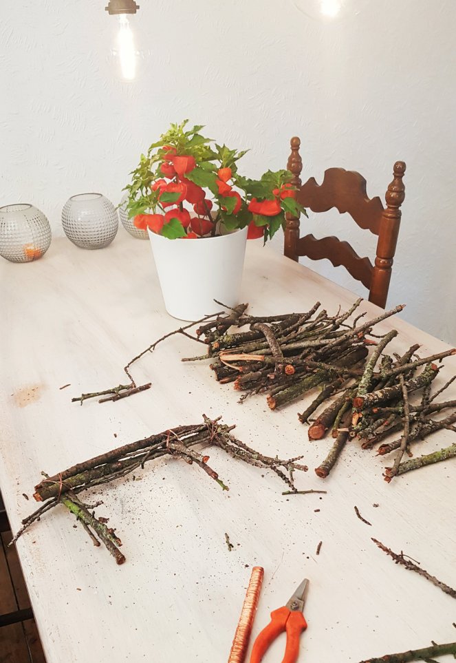 Buchstaben basteln aus Zweigen.jpg