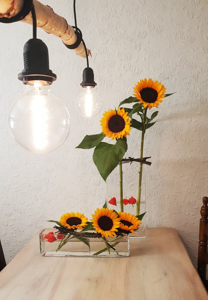 TischDeko aus Sonnenblumen .jpg