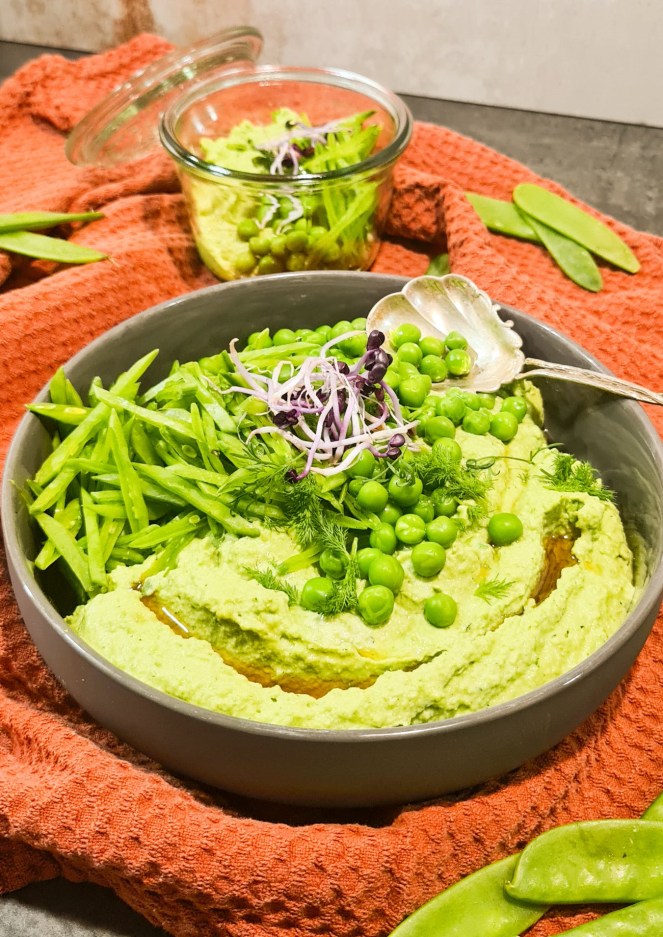 Knallgrünes Erbsen-Hummus