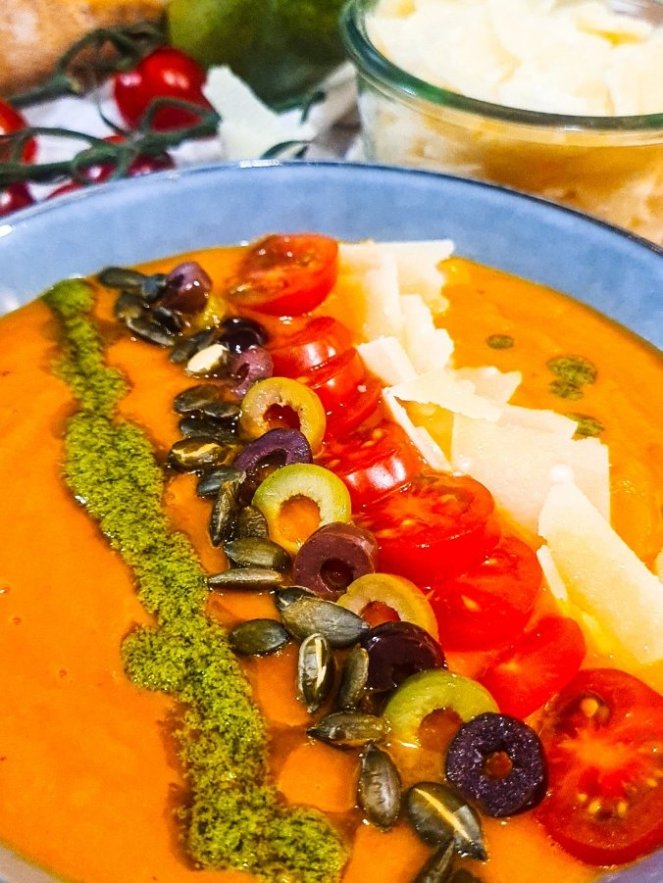 Geröstete Kürbis-Tomaten-Suppe {mediterraner Flair}